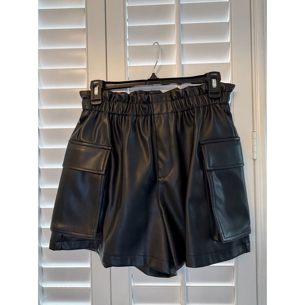 Steve Madden Black Faux Leather High Waisted Cargo Shorts Paperbag Waist S